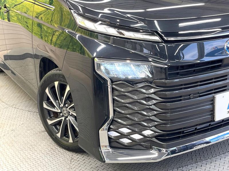 2023 Toyota Voxy 6AA-ZWR90W (UW-6aa8ba1e8e30a)[14]