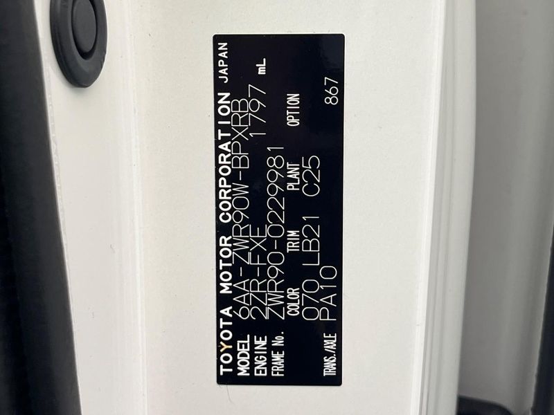 2024 Toyota Voxy 6AA-ZWR90W (UW-6aa8ba25cf847)[1]