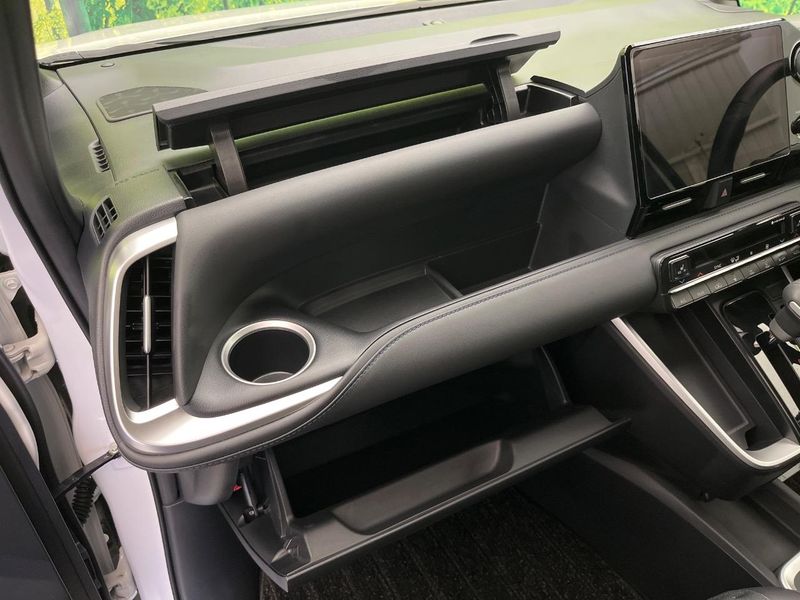 2024 Toyota Voxy 6AA-ZWR90W (UW-6aa8ba25cf847)[4]
