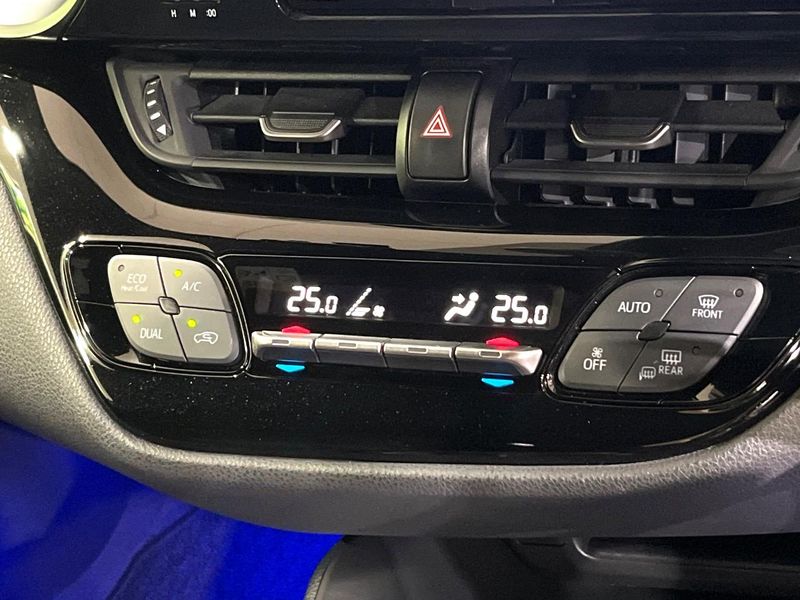 2019 Toyota C-HR DAA-ZYX10 (UW-6aa8ba2fcb53e)[15]