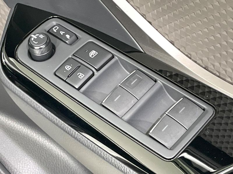 2019 Toyota C-HR 6AA-ZYX11 (UW-6aa8ba31a0fd9)[24]