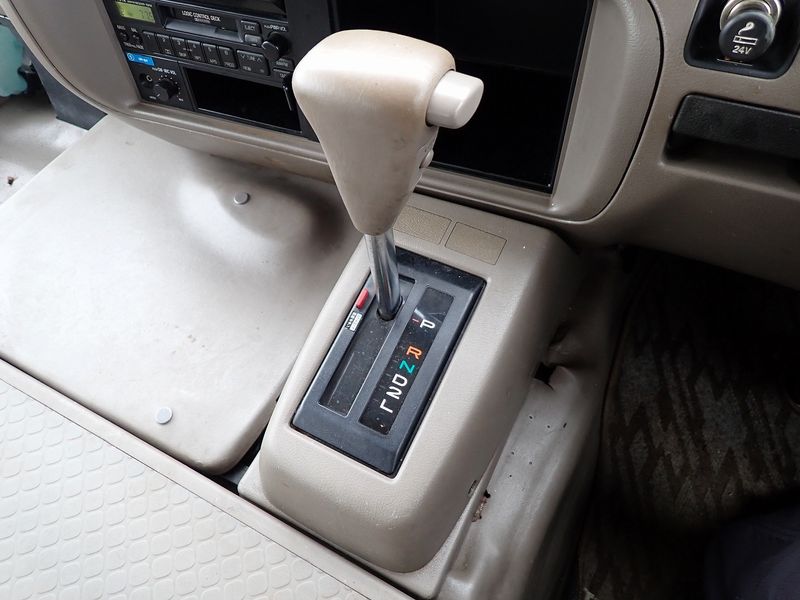 1995 Toyota Coaster KC-HZB50 (UW-mu3d3sr4jb26)[31]