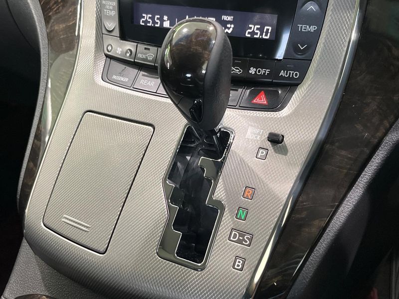 2013 Toyota Vellfire Hybrid DAA-ATH20W (UW-6aaa0768bc761)[13]