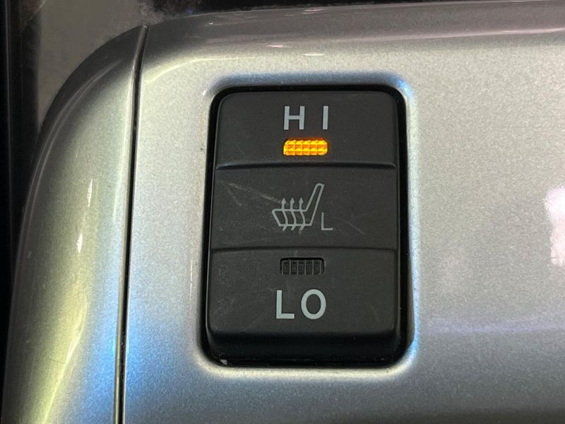 2013 Toyota Vellfire Hybrid DAA-ATH20W (UW-6aaa0768bc761)[16]
