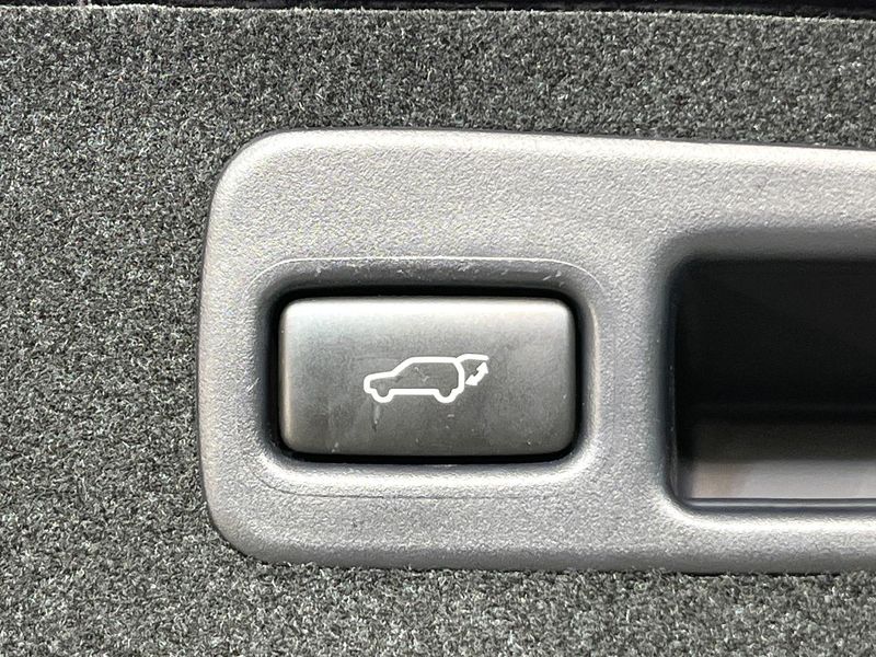 2019 Toyota Harrier Hybrid DAA-AVU65W (UW-6aaa076c333a3)[24]