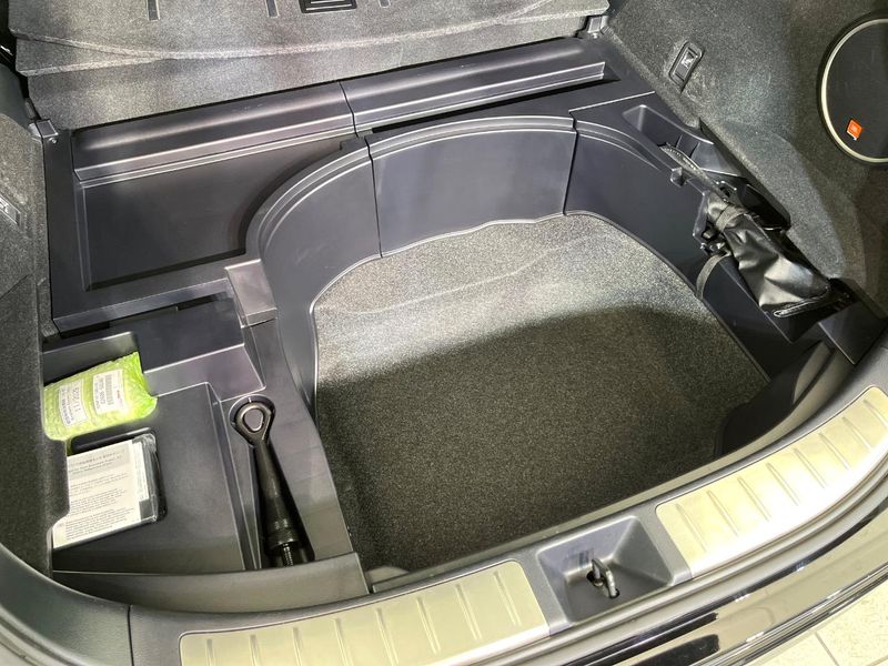 2019 Toyota Harrier Hybrid DAA-AVU65W (UW-6aaa076c333a3)[23]