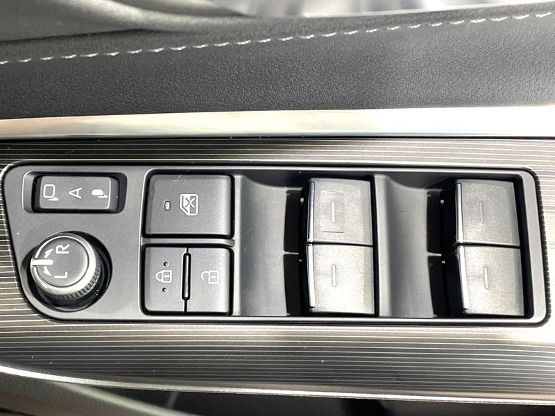 2021 Toyota Harrier Hybrid 6AA-AXUH80 (UW-6aaa077b3cd68)[9]