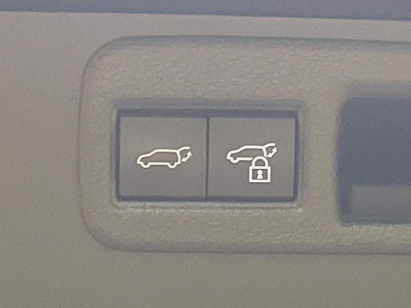 2023 Toyota Harrier Hybrid 6AA-AXUH80 (UW-6aaa077dc58a1)[18]