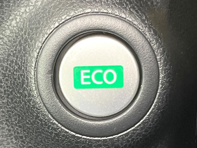 2013 Nissan Note DBA-E12 (UW-6aaa080d5f2bd)[19]