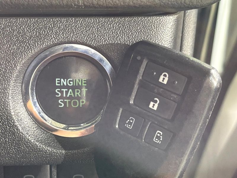 2020 Toyota Hiace Van QDF-GDH201V (UW-6aaa08344cf25)[11]