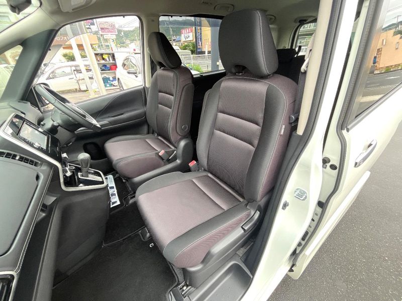 2017 Nissan Serena DAA-GFC27 (UW-6aaa0840064e1)[28]