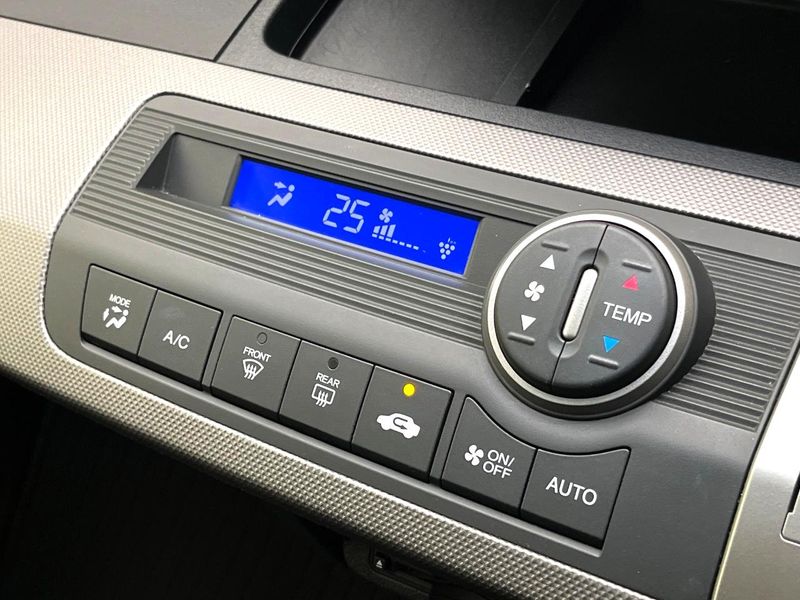 2016 Honda Freed hybrid DAA-GP3 (UW-6aaa085ccc96b)[20]