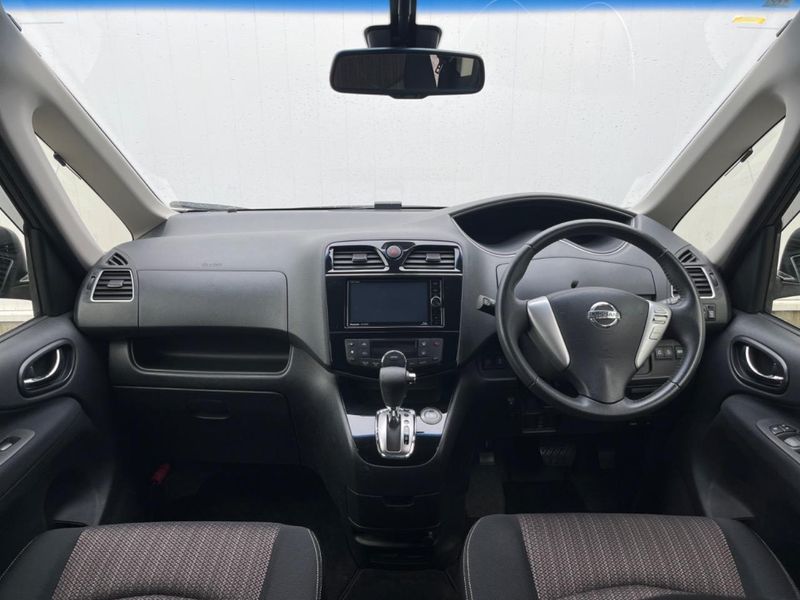 2015 Nissan Serena DAA-HFC26 (UW-6aaa08a042c1a)[18]