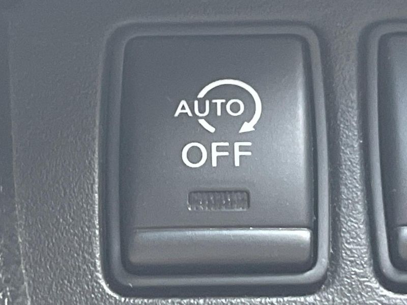 2015 Nissan Serena DAA-HFC26 (UW-6aaa08a042c1a)[26]