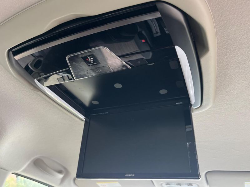 2015 Nissan Serena DAA-HFC26 (UW-6aaa08a042c1a)[17]