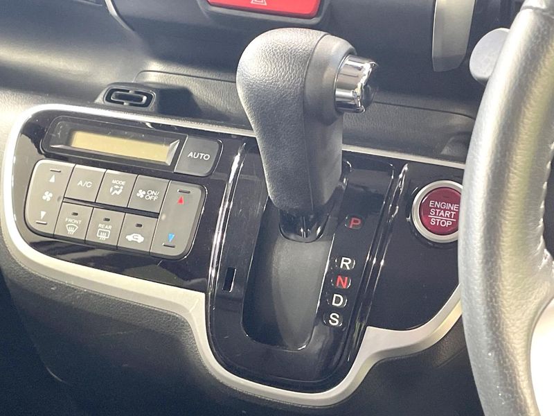 2016 Honda N-BOX CUSTOM DBA-JF1 (UW-6aaa08d24ecaa)[19]