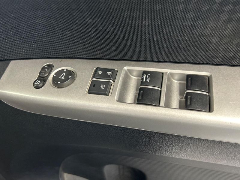 2017 Honda N-BOX CUSTOM DBA-JF1 (UW-6aaa08d359911)[19]
