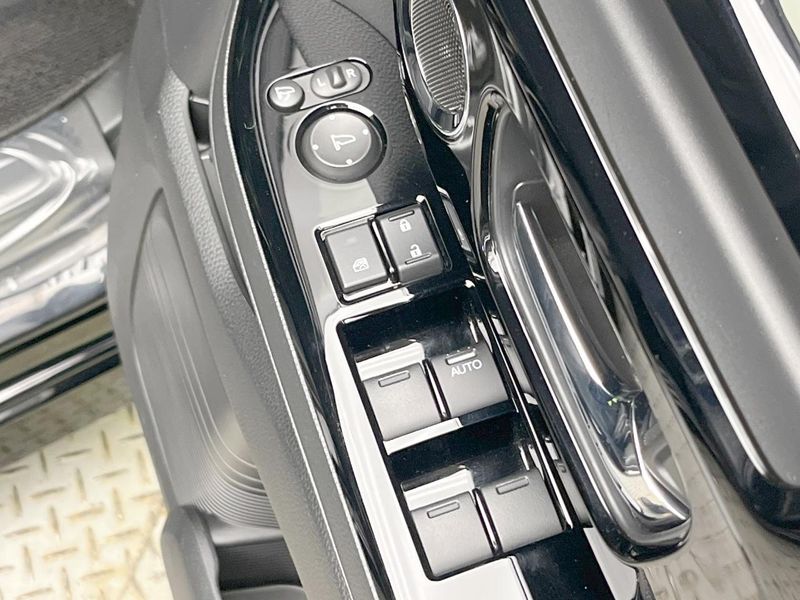 2021 Honda N-BOX CUSTOM 6BA-JF3 (UW-6aaa08e7b4c38)[22]