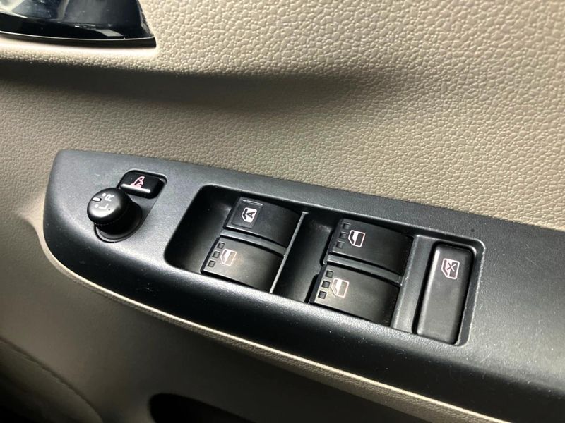 2012 Daihatsu Mira e:S DBA-LA300S (UW-6aaa096072c10)[28]
