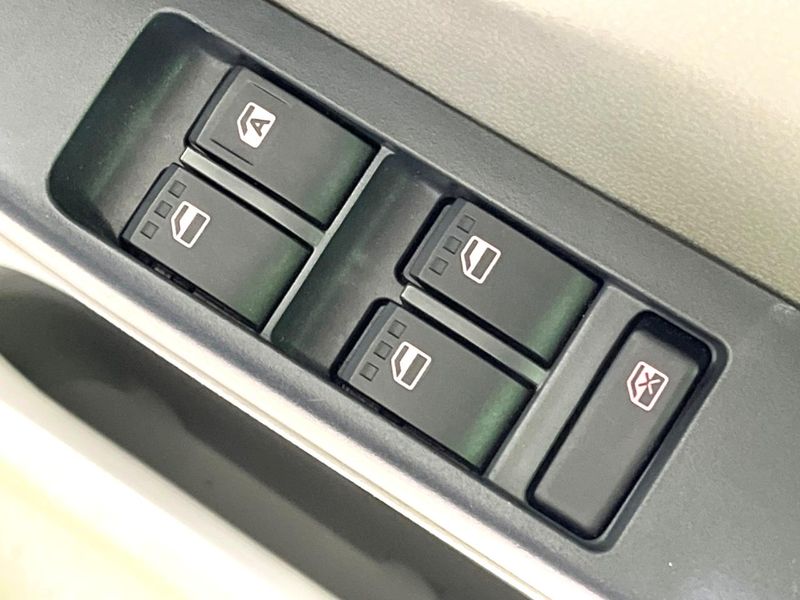 2016 Daihatsu Mira e:S DBA-LA300S (UW-6aaa09613e3cb)[28]