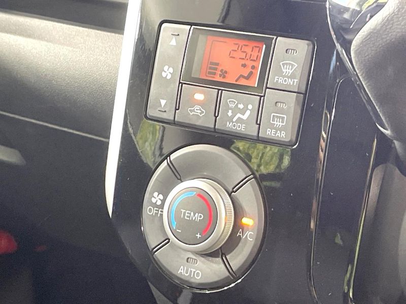 2014 Daihatsu Tanto DBA-LA600S (UW-6aaa096a33f01)[17]