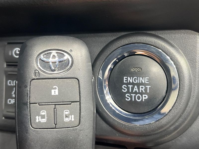 2022 Toyota Roomy 5BA-M910A (UW-6aaa09bc8a6ee)[21]