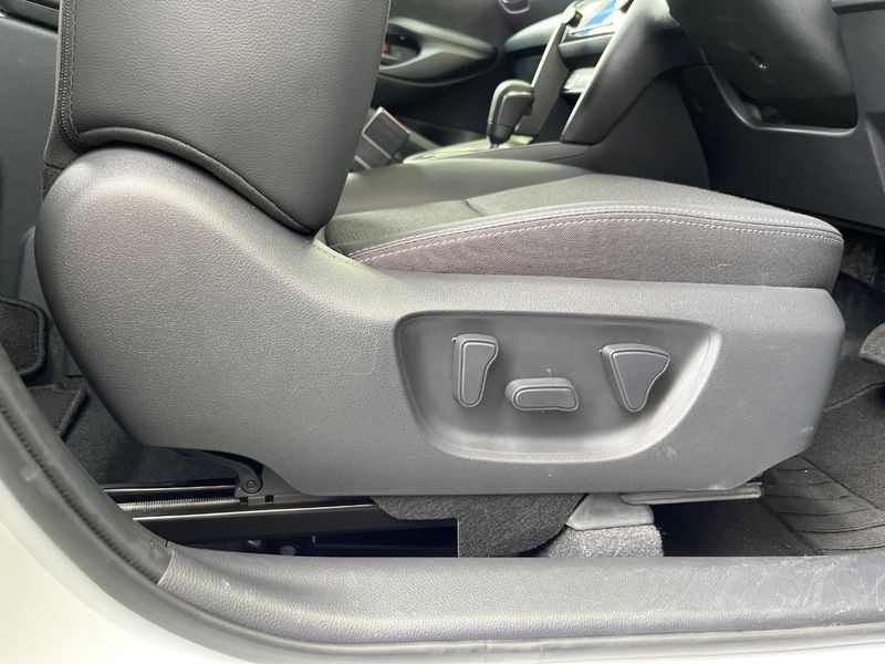 2025 Toyota Yaris Cross 6AA-MXPJ10 (UW-6aaa0a55b03ca)[11]