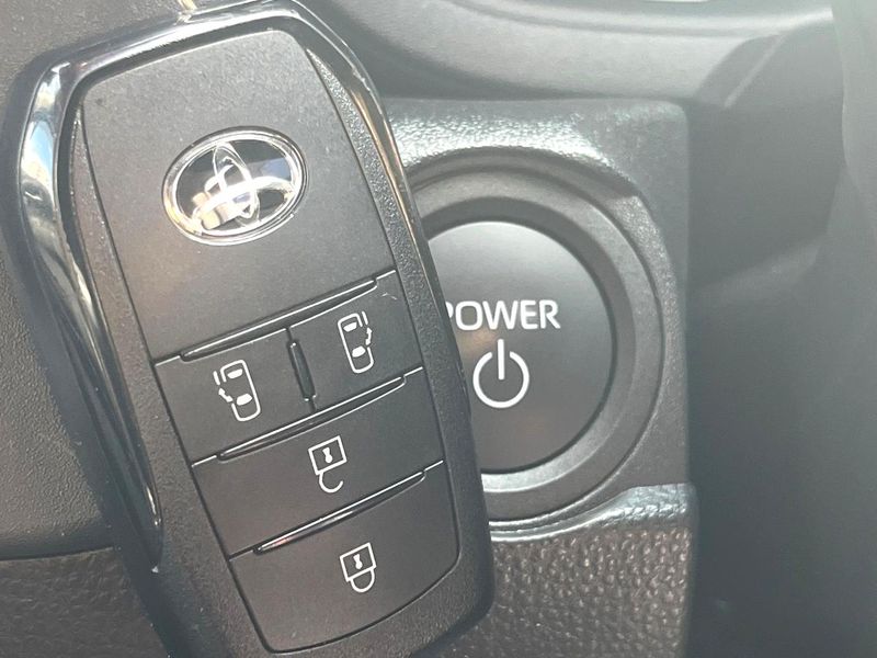 2025 Toyota Sienta 6AA-MXPL10G (UW-6aaa0a66b3bea)[20]