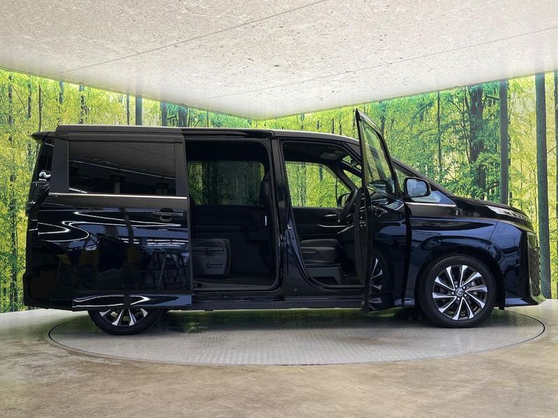 2023 Toyota Voxy 6BA-MZRA90W (UW-6aaa0a8e4d1a7)[21]