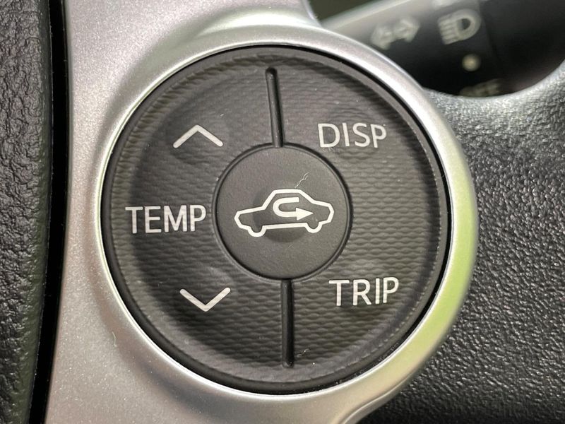 2016 Toyota Aqua DAA-NHP10 (UW-6aaa0a9b68390)[16]