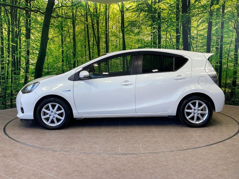 2013 Toyota Aqua DAA-NHP10 (UW-6aaa0a9f268fe)[10]