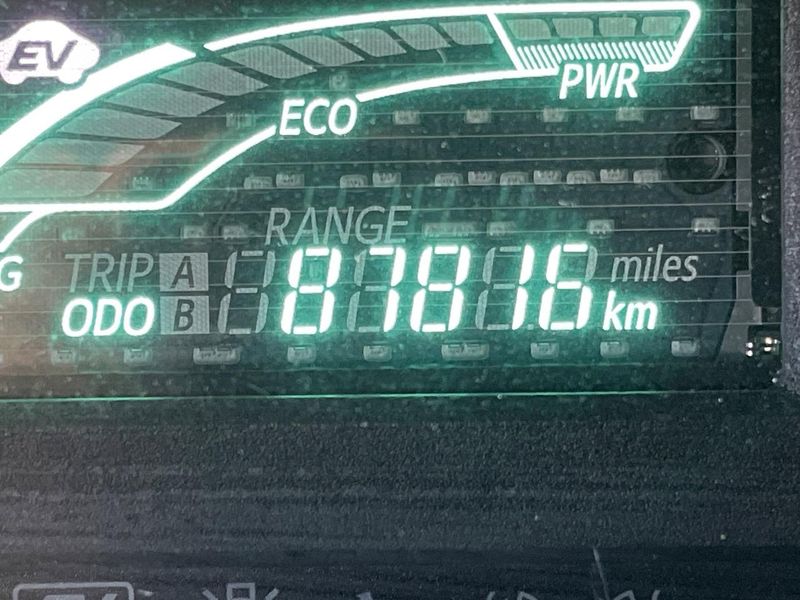 2013 Toyota Aqua DAA-NHP10 (UW-6aaa0a9f268fe)[2]