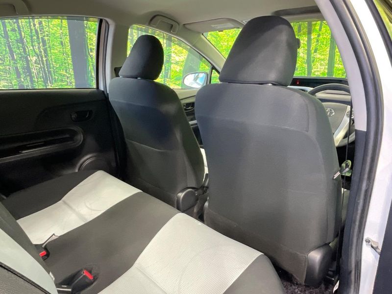2013 Toyota Aqua DAA-NHP10 (UW-6aaa0a9f268fe)[28]