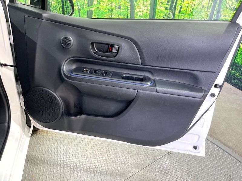 2015 Toyota Aqua DAA-NHP10 (UW-6aaa0aa15ebda)[24]