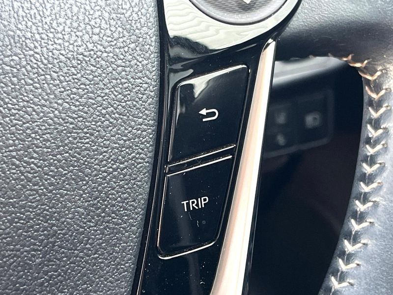 2017 Toyota Aqua DAA-NHP10H (UW-6aaa0aa4e57b2)[7]