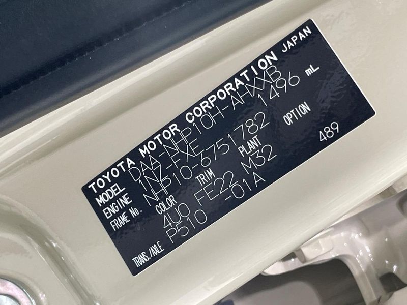 2018 Toyota Aqua DAA-NHP10H (UW-6aaa0aa8332cb)[1]