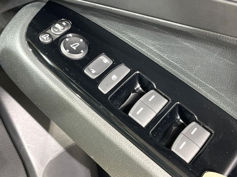 2021 Honda Vezel 6AA-RV5 (UW-6aaa0adfd8c5a)[14]