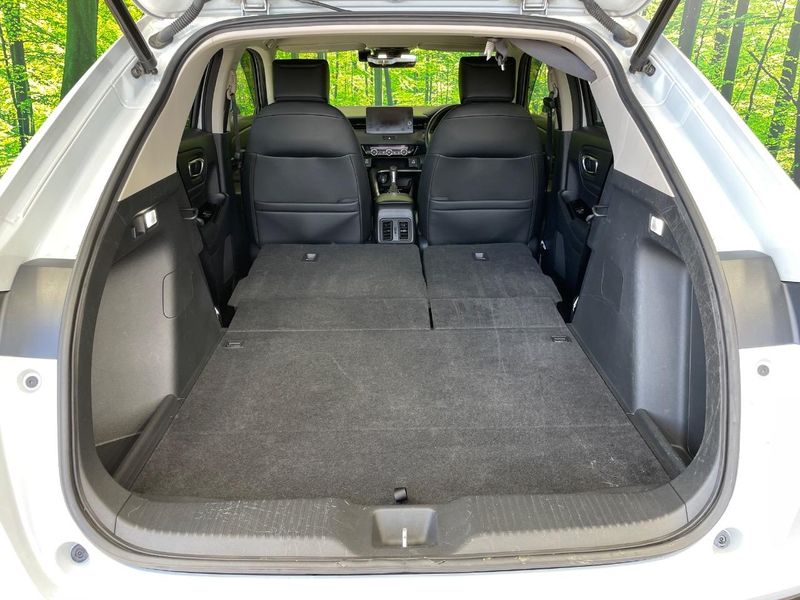 2022 Honda Vezel 6AA-RV5 (UW-6aaa0ae34465a)[25]