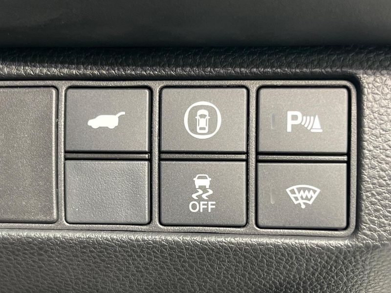 2022 Honda Vezel 6AA-RV5 (UW-6aaa0ae41ee6e)[16]