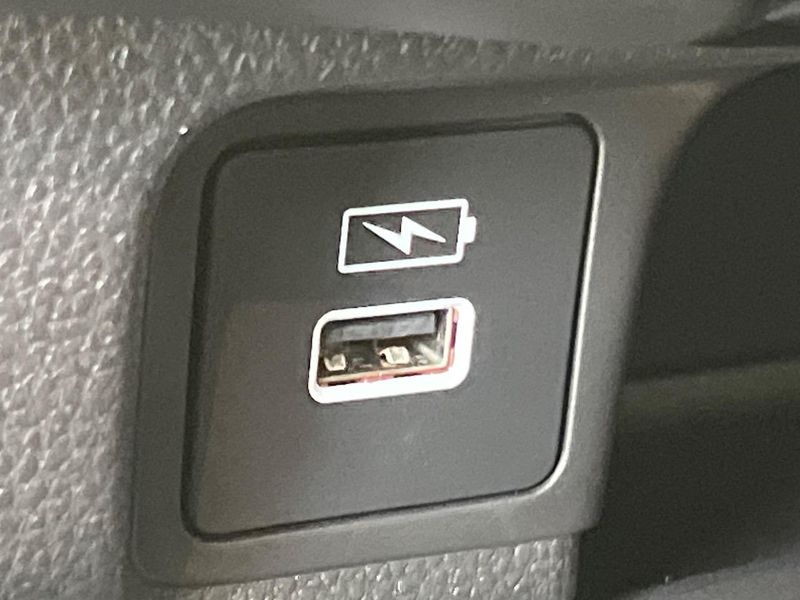 2022 Honda Vezel 6AA-RV5 (UW-6aaa0ae41ee6e)[25]
