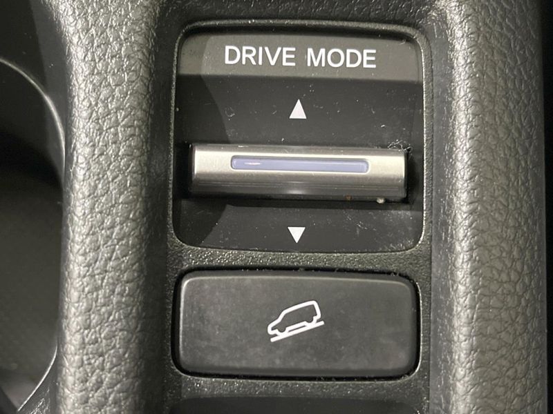 2022 Honda Vezel 6AA-RV5 (UW-6aaa0ae495870)[25]