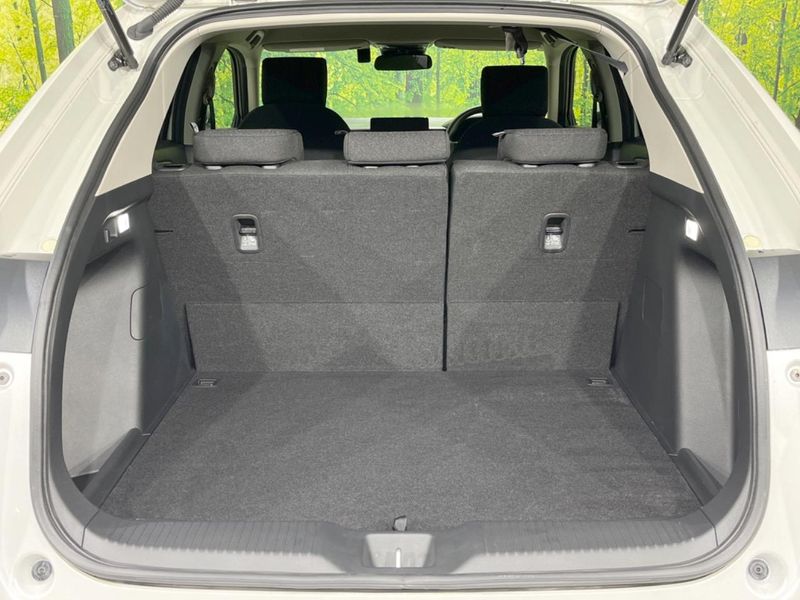 2022 Honda Vezel 6AA-RV5 (UW-6aaa0ae495870)[18]