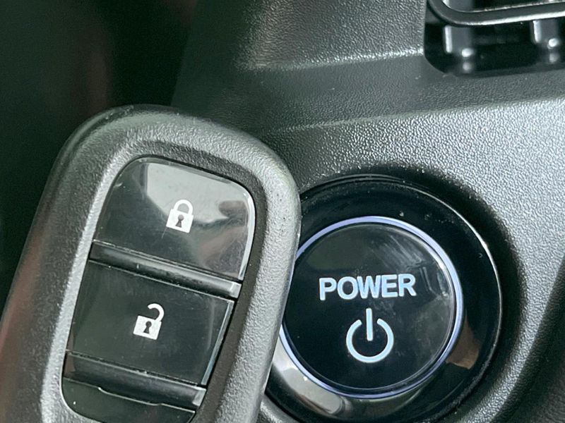 2022 Honda Vezel 6AA-RV5 (UW-6aaa0ae495870)[22]