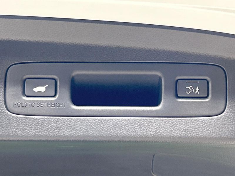 2022 Honda Vezel 6AA-RV5 (UW-6aaa0ae5ce3a7)[29]