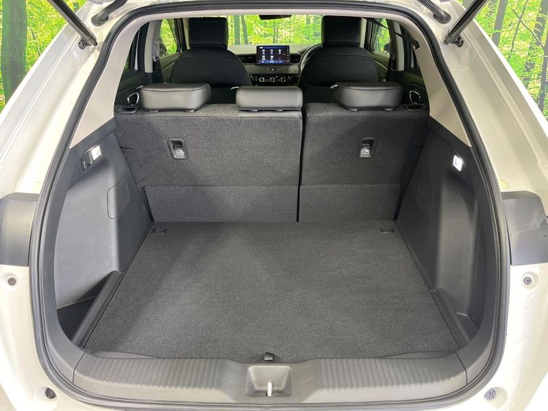 2023 Honda Vezel 6AA-RV6 (UW-6aaa0af114a6e)[24]