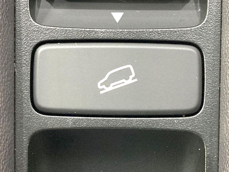 2023 Honda ZR-V 6AA-RZ4 (UW-6aaa0af458ec3)[28]