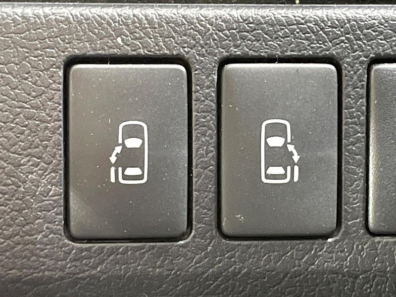 2011 Toyota Noah DBA-ZRR70G (UW-6aaa0b6e02502)[24]