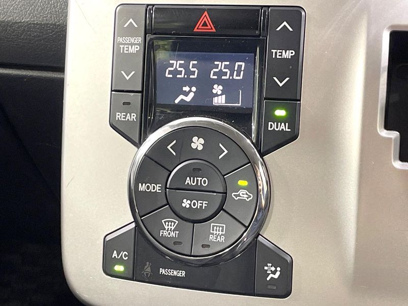 2011 Toyota Noah DBA-ZRR70G (UW-6aaa0b6e02502)[25]