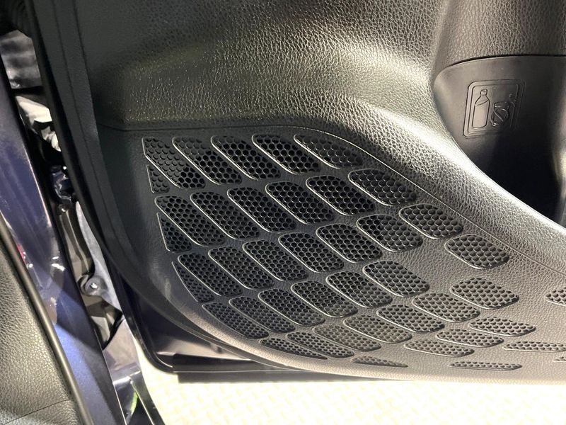 2015 Toyota Esquire DBA-ZRR80G (UW-6aaa0b72a78ab)[5]