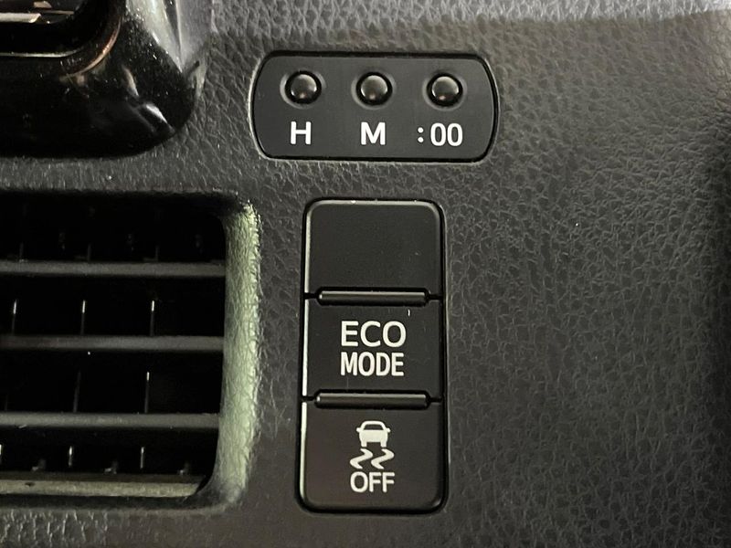 2015 Toyota Esquire DBA-ZRR80G (UW-6aaa0b72a78ab)[17]